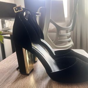 Black Suede round-Toe Ankle Strap block heel